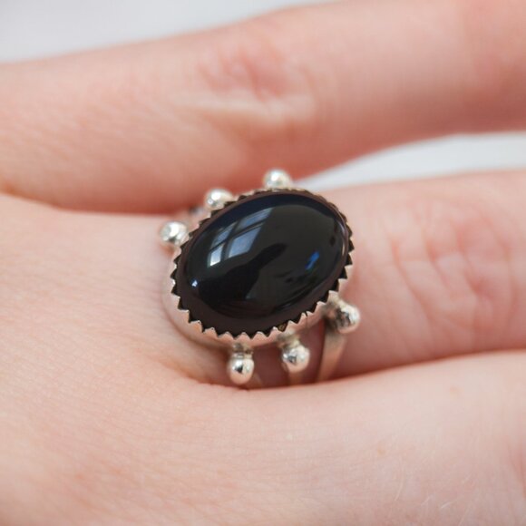 Sterling Onyx Ring with Split Triple Shank — Size 8 - Picture 6 of 11